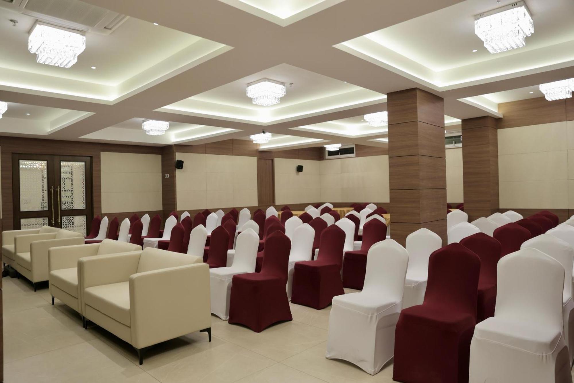 Hotel Carnival Parbhani Ngoại thất bức ảnh